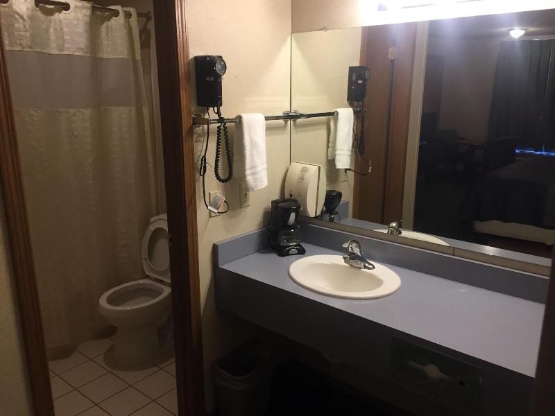 Heritage House Inn image
