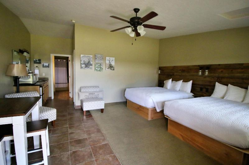 Hidden Canyon Retreat image 2