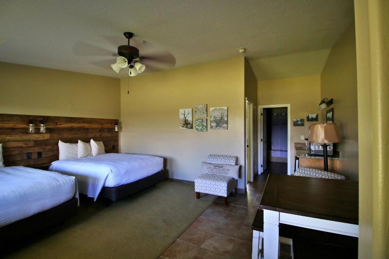 Hidden Canyon Retreat image