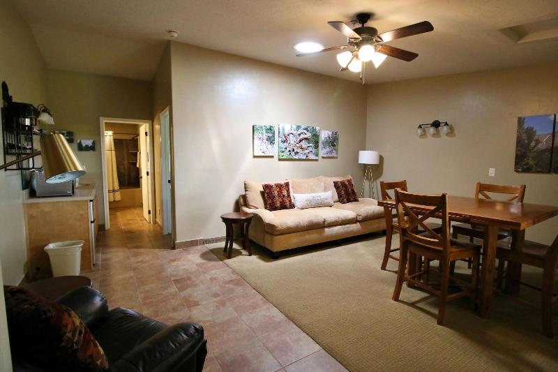 Hidden Canyon Retreat image