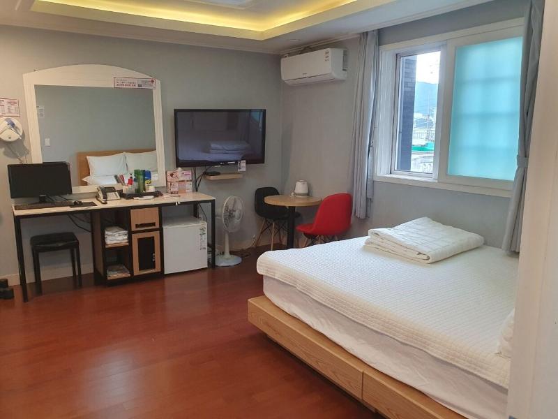 Hite Hotel image
