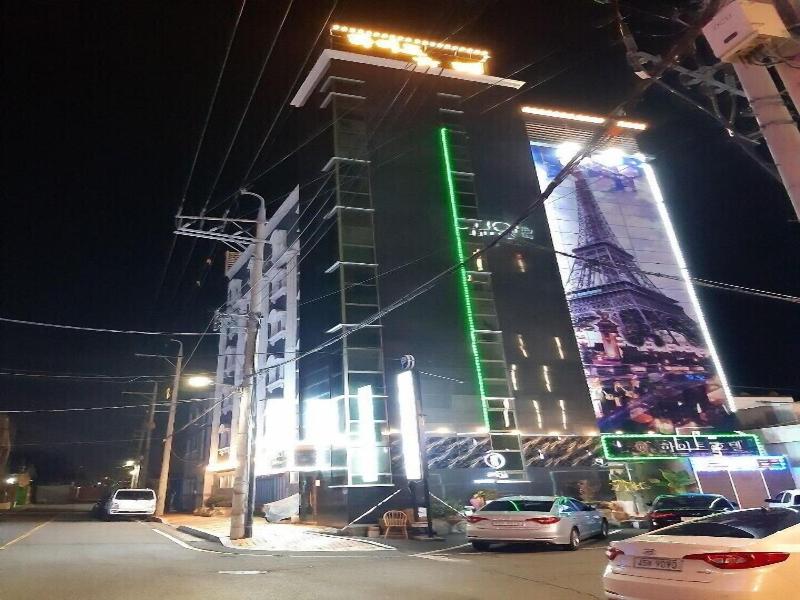 Hite Hotel image