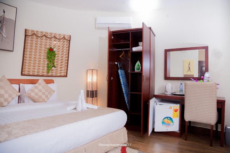 APARTMENT THREE BEDS