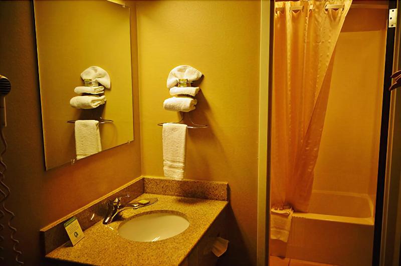 Hometown Inn & Suites image 9