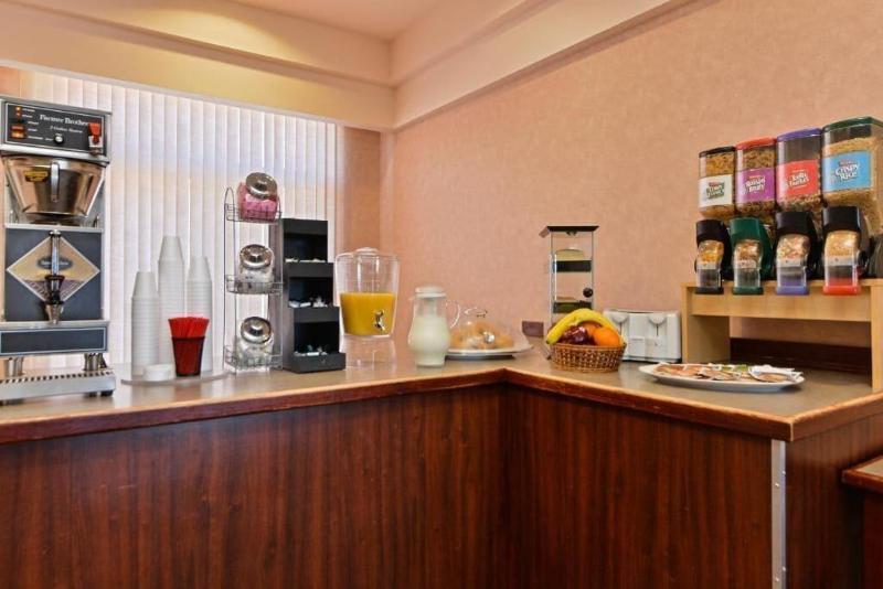 Econo Lodge Inn & Suites Jackpot near Casino image