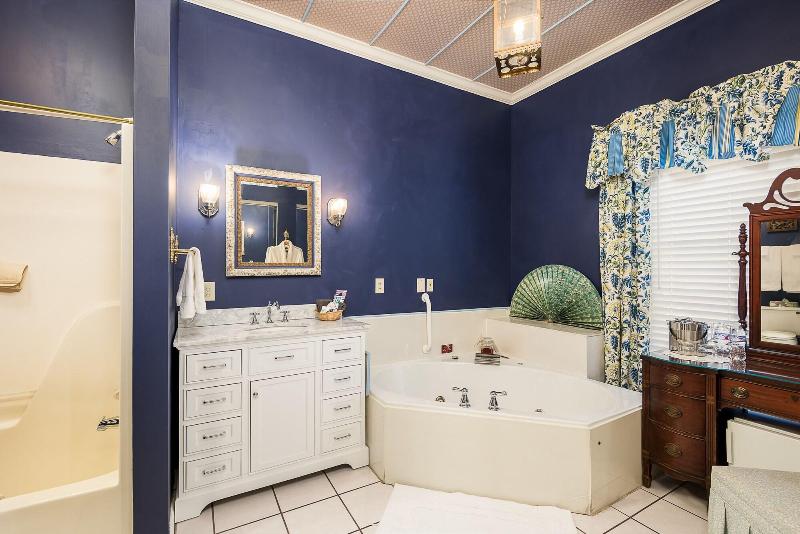 Montgomery Inn Bnb image