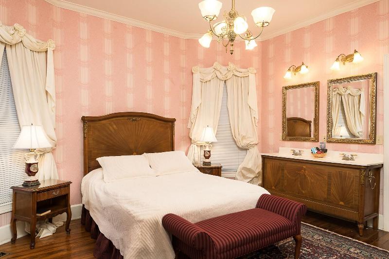 Montgomery Inn Bnb image