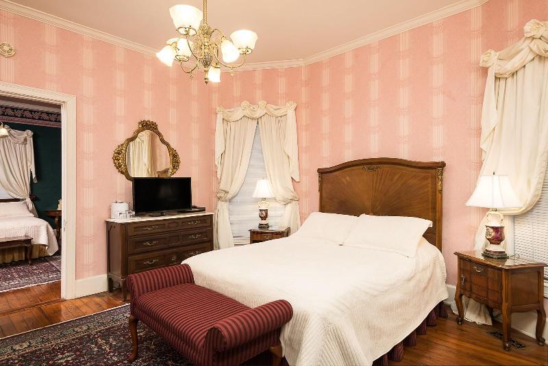 Montgomery Inn Bnb image