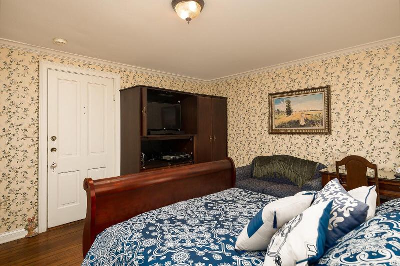 Montgomery Inn Bnb image