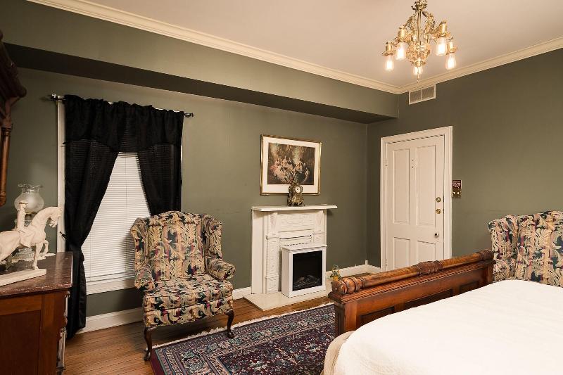 Montgomery Inn Bnb image