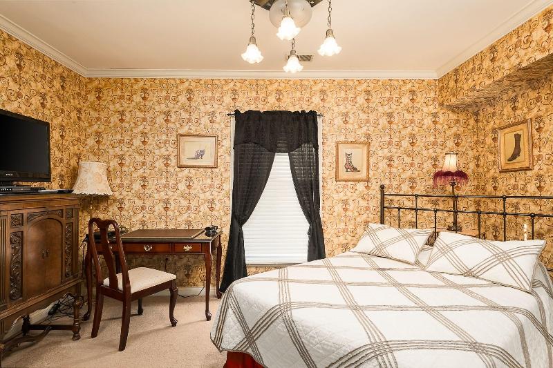 Montgomery Inn Bnb image