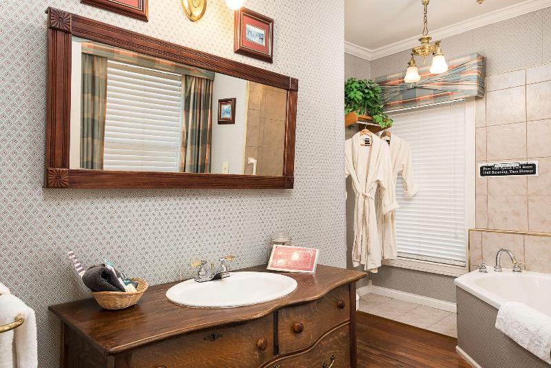 Montgomery Inn Bnb image