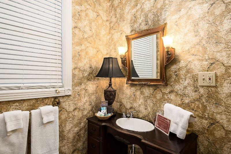 Montgomery Inn Bnb image