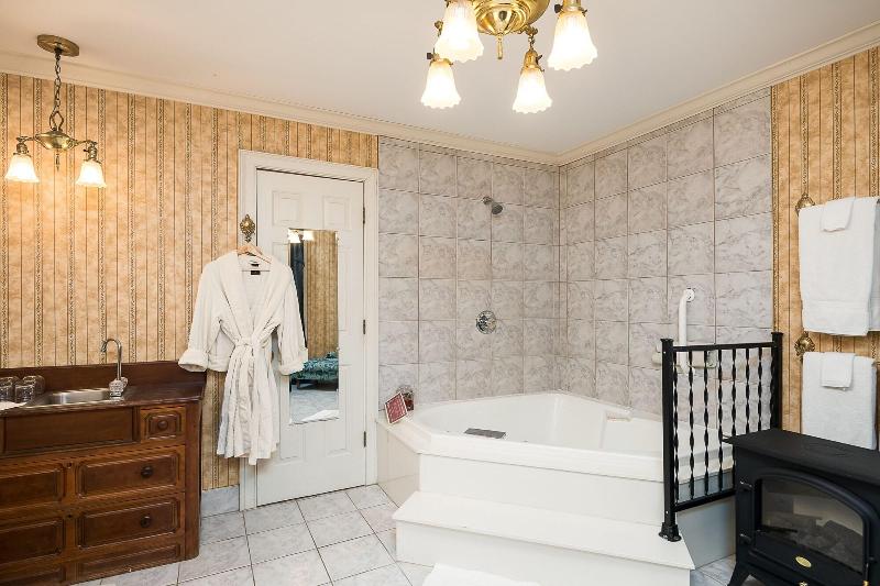 Montgomery Inn Bnb image