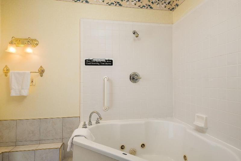 Montgomery Inn Bnb image
