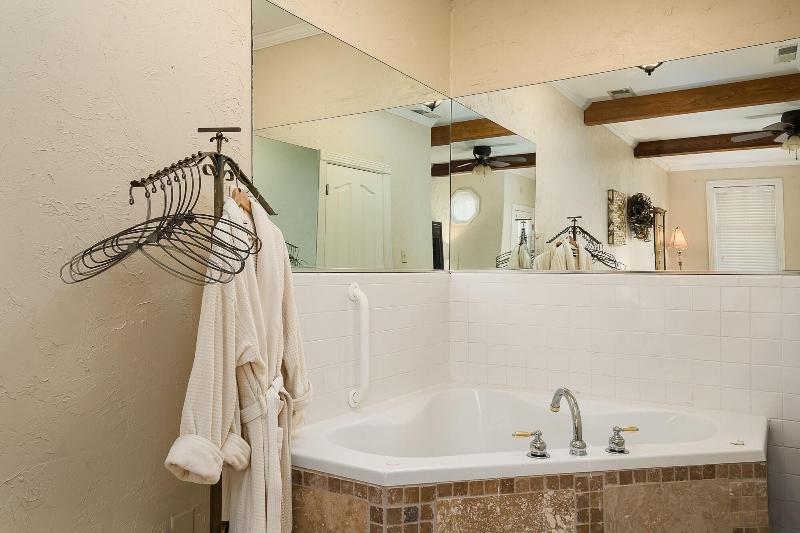Montgomery Inn Bnb image