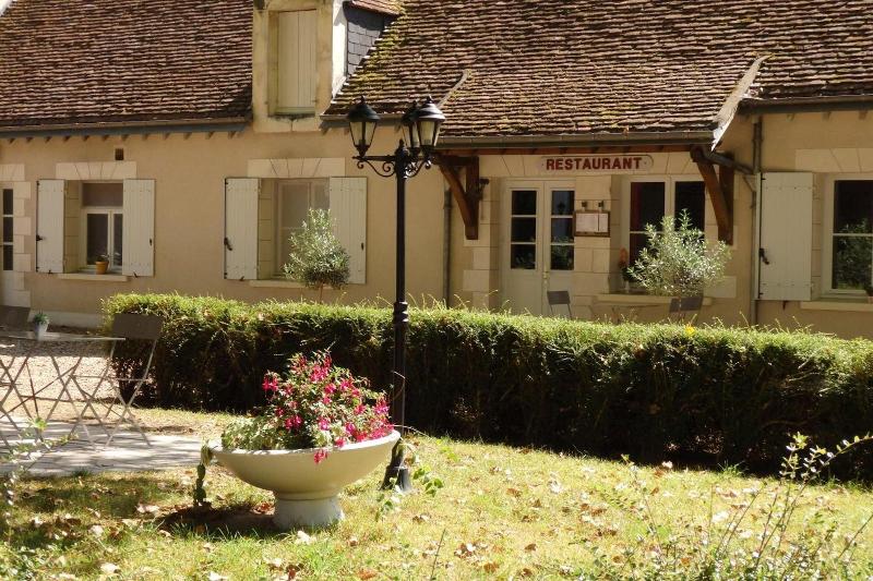 Hostellerie Le Clos Du Cher image