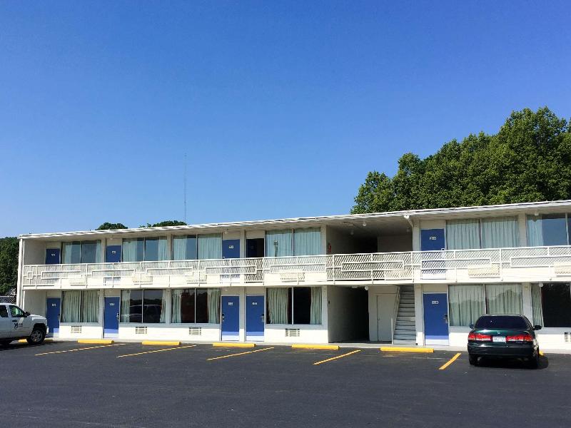 Motel 6 Connellys Springs, NC image
