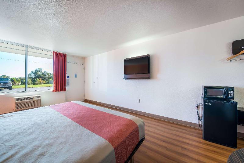 Motel 6 Connellys Springs, NC image
