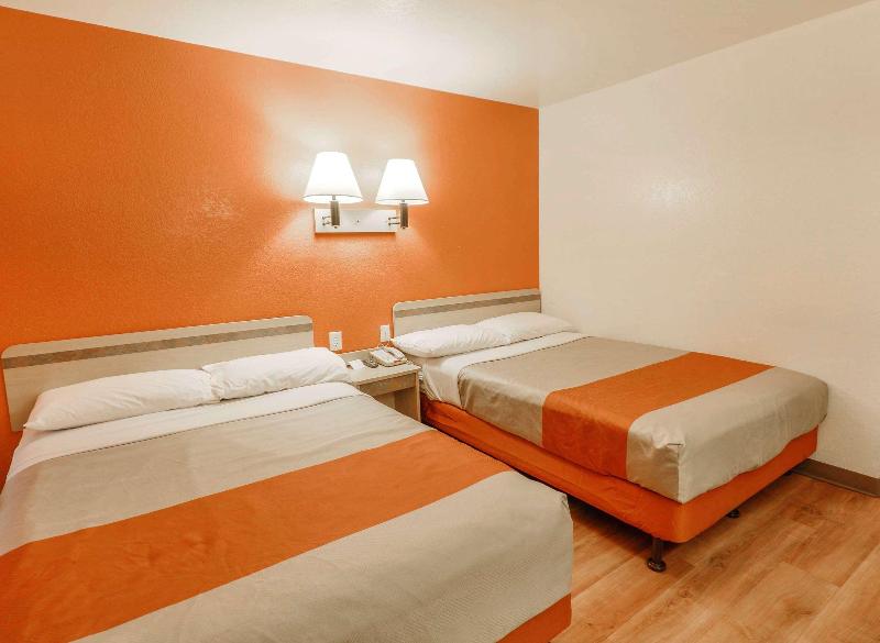 Motel 6 Huntsville, TX image