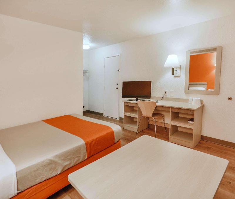 Motel 6 Huntsville, TX image