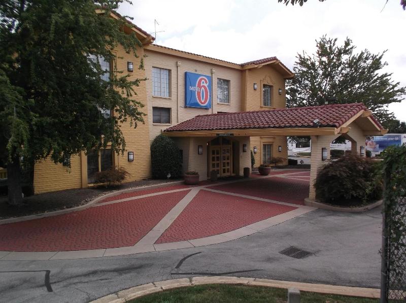 Motel 6 Knoxville, TN image