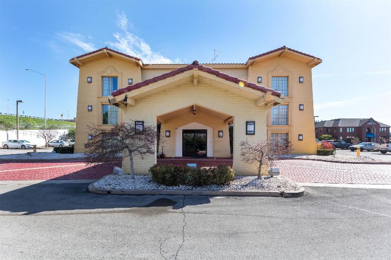 Motel 6 Knoxville, TN image