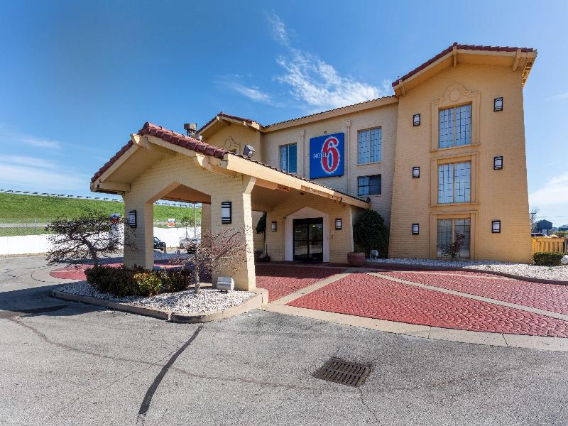 Motel 6 Knoxville, TN image