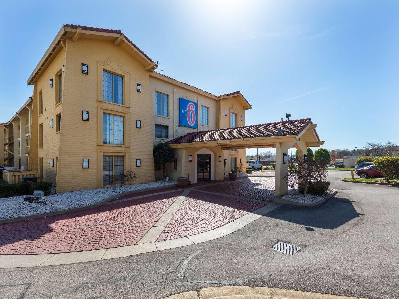 Motel 6 Knoxville, TN image