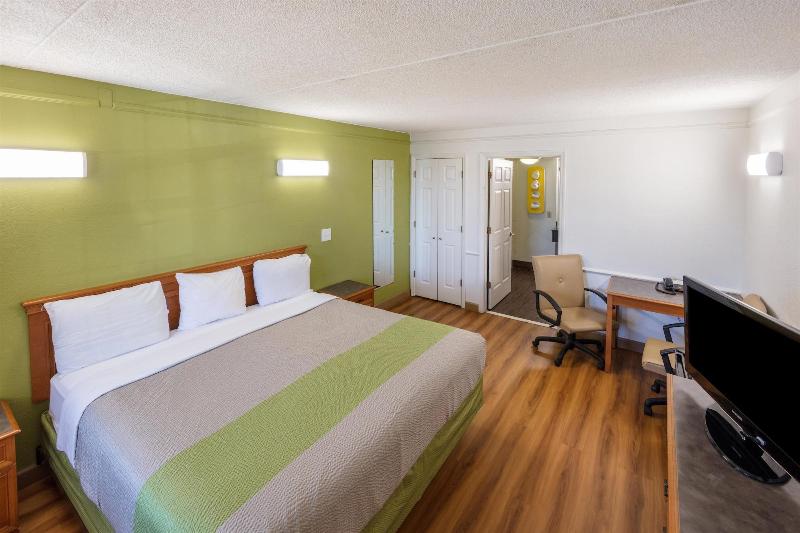 Motel 6 Knoxville, TN image