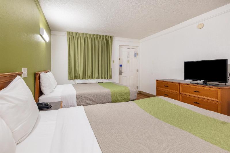 Motel 6 Knoxville, TN image