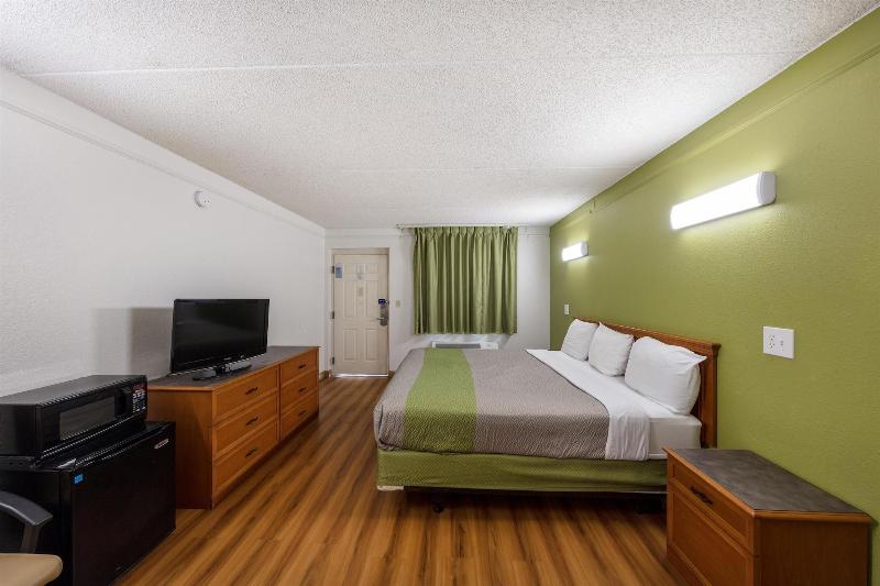 Motel 6 Knoxville, TN image