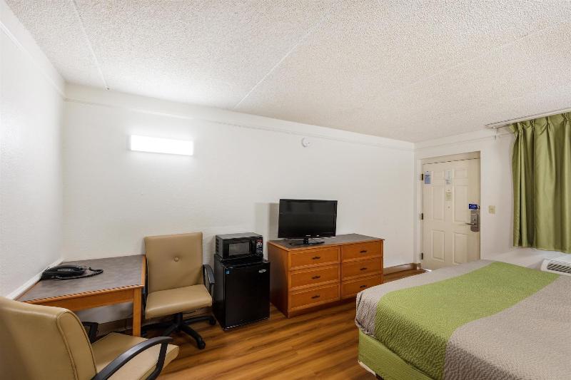 Motel 6 Knoxville, TN image