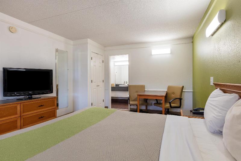 Motel 6 Knoxville, TN image