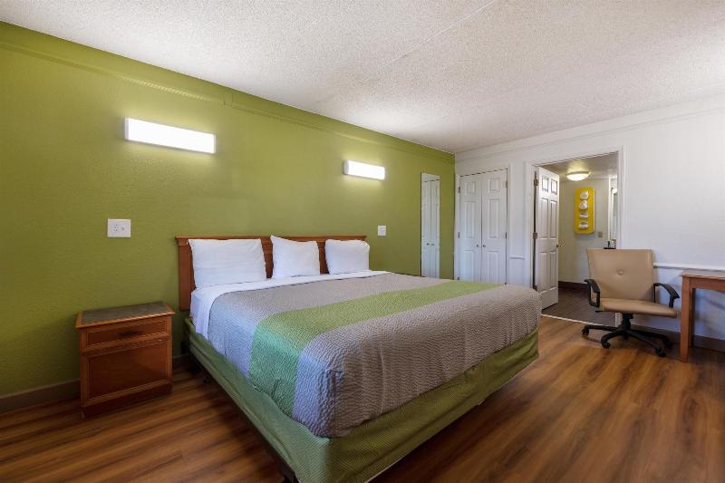 Motel 6 Knoxville, TN image