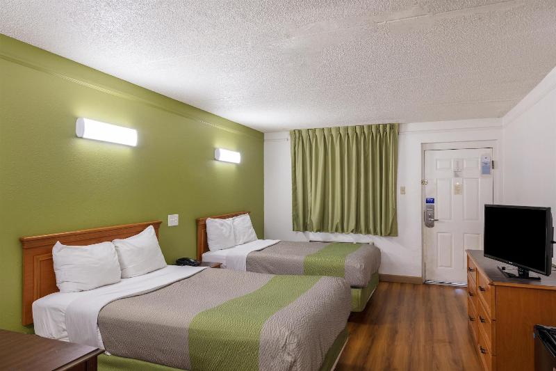 Motel 6 Knoxville, TN image
