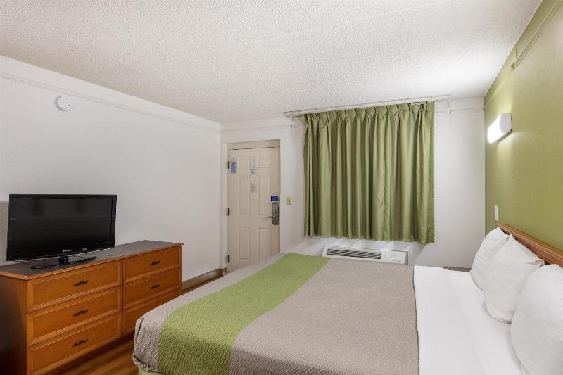 Motel 6 Knoxville, TN image
