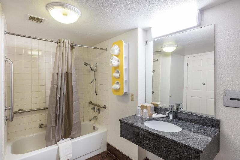 Motel 6 Knoxville, TN image