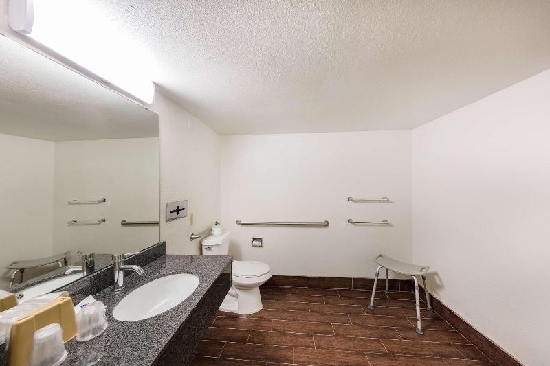Motel 6 Knoxville, TN image