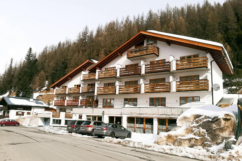 Hotel Alpina 4