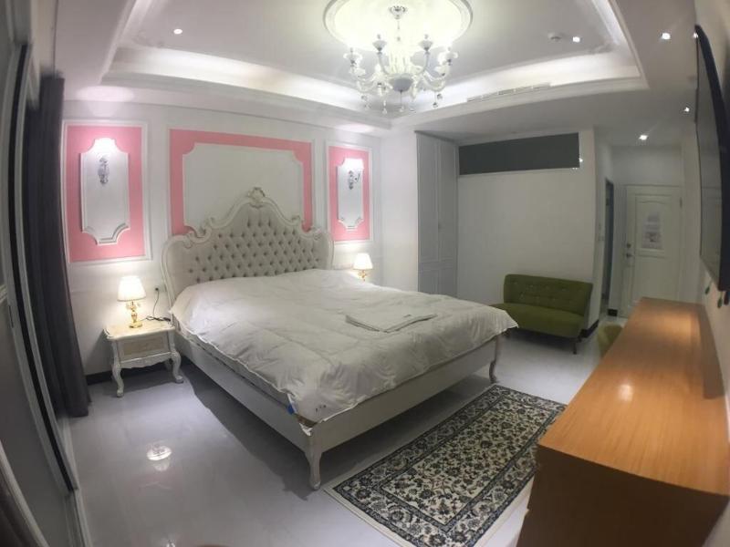 Xianel Vacation Chateau image