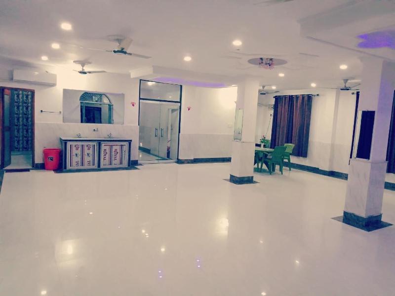 Hotel Anand Lok