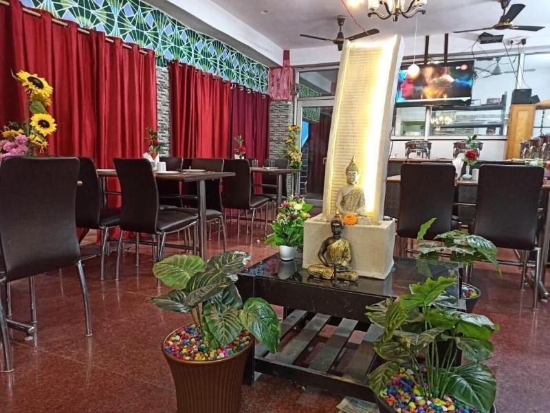 Hotel Anand Lok