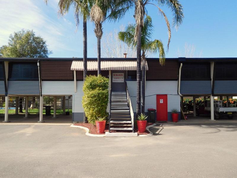 Narrabri Motel And Caravan Park — general view