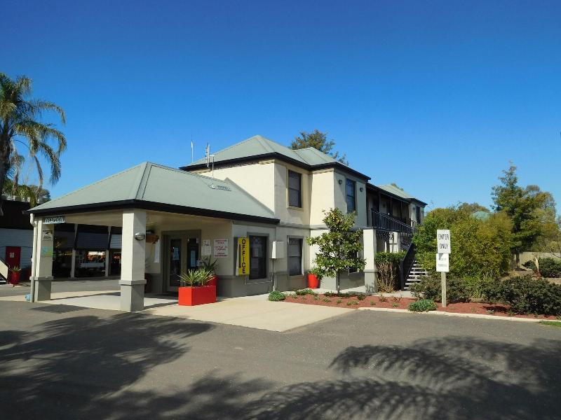 Narrabri Motel And Caravan Park — general view
