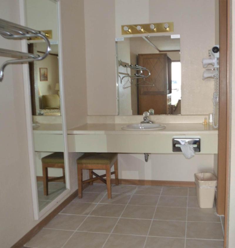 Night Inn image