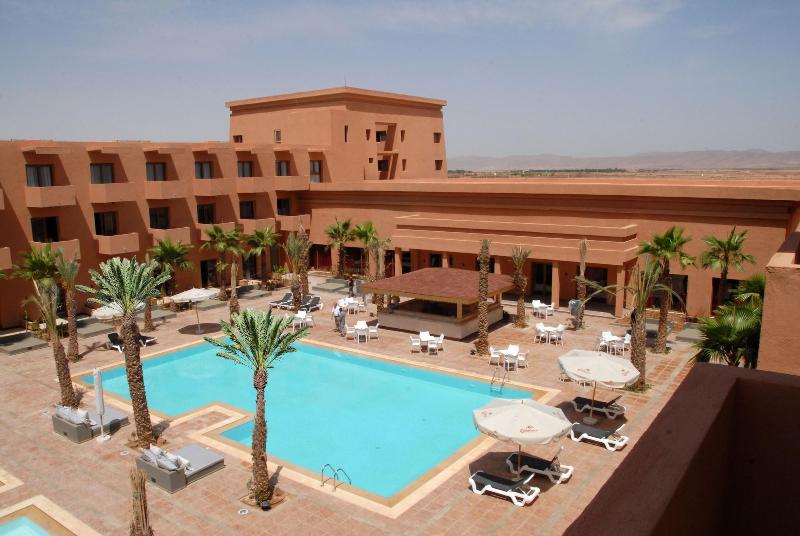 Oasis Palm Hotel — exterior view