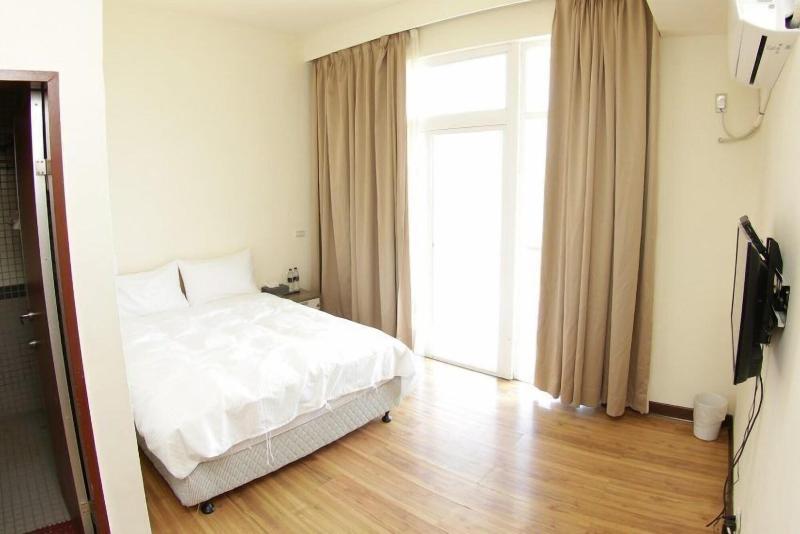 Old Harbour Hostel image