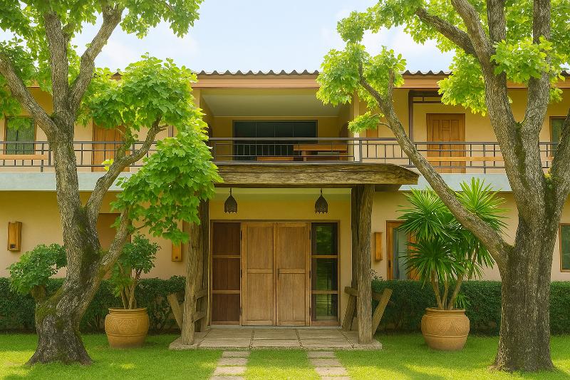 PalmHug Hotel by ZUZU