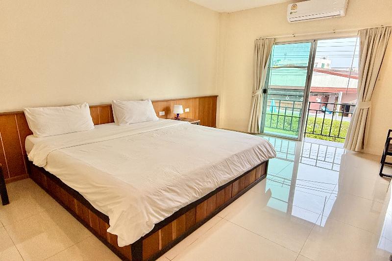 PalmHug Hotel by ZUZU - Image 10